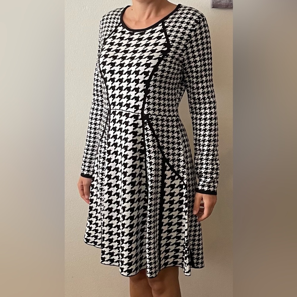 Winter Dress Calvin Klein - Picture 2 of 4